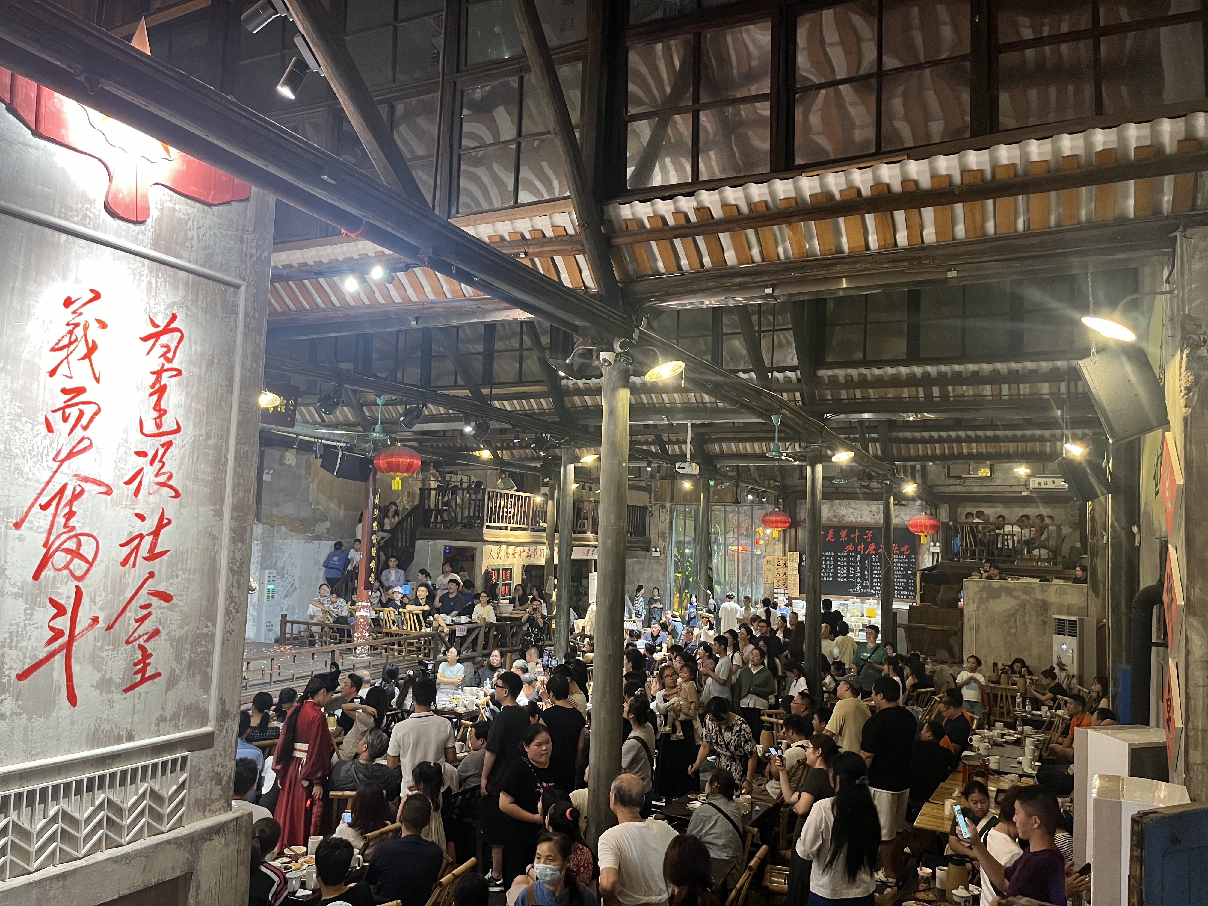 长沙东茅街茶馆日均客流破万,成夜经济新爆点